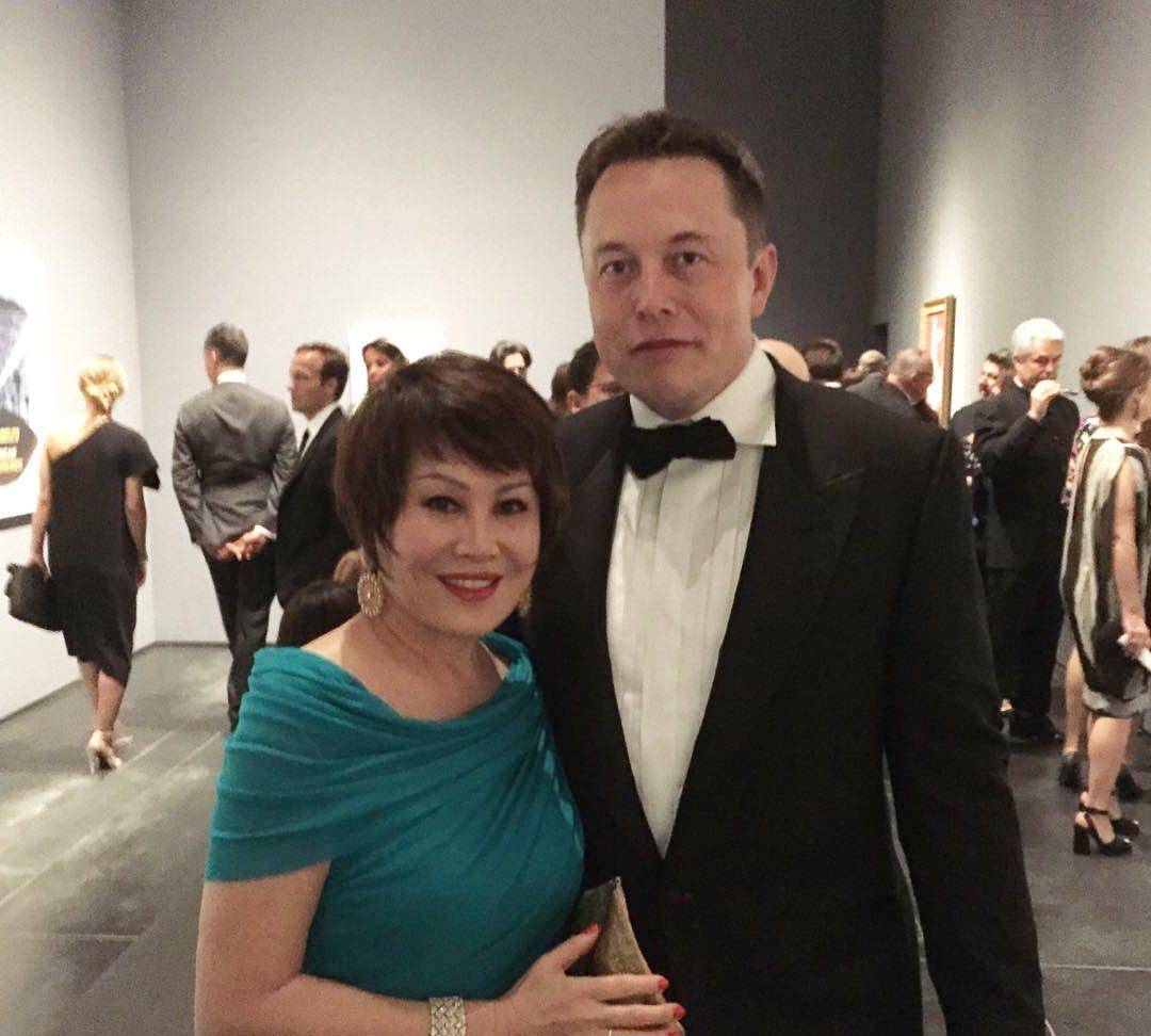 十指交叉示爱,男友高大帅气,看上去年轻_allan_发展_马明斯