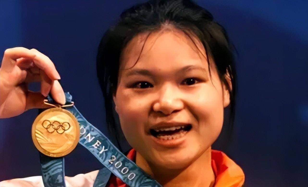 奥运冠军陈晓敏:卖掉金牌建小学换更多人的幸福,举重界的英雄!