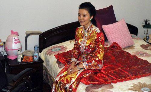 据说两个人的感情破裂,是因为李兆会为新欢演员程媛媛斥资争取女一号
