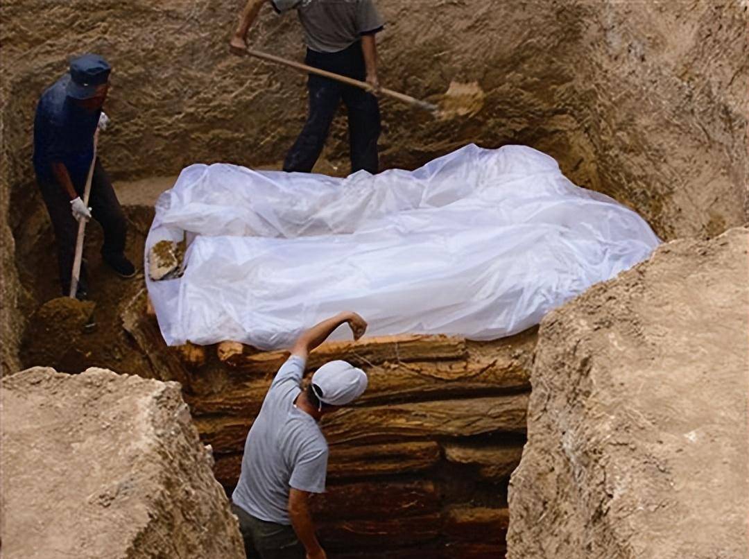 陈国公主18岁去世,戴黄金面具与舅舅合葬,被发现时两人紧紧相依_萧绍