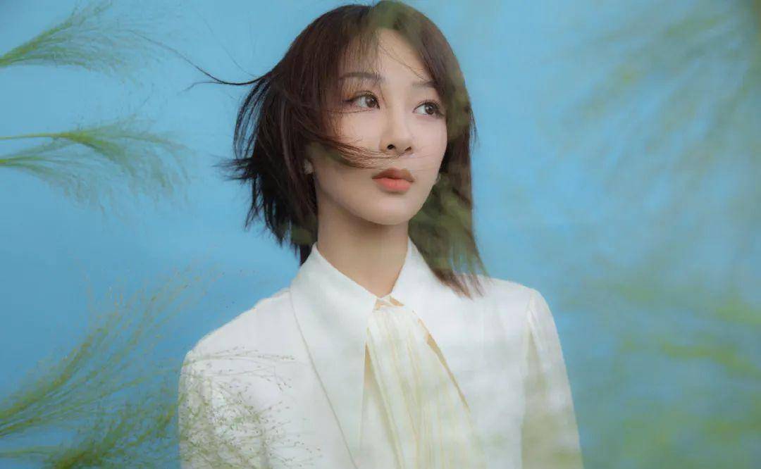 杨紫11岁简历曝光,普通女孩的逆袭之路太励志了_气质_面部_体态