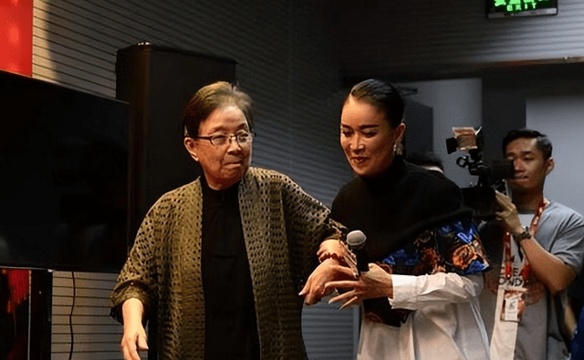 那英恩师谷建芬真的出手了!