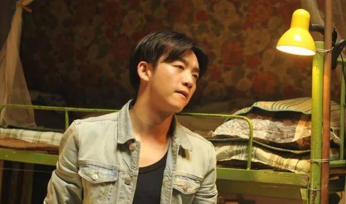 2013年,郑恺被选中出演《致我们终将逝去的青春》中的"富二代"许开阳.