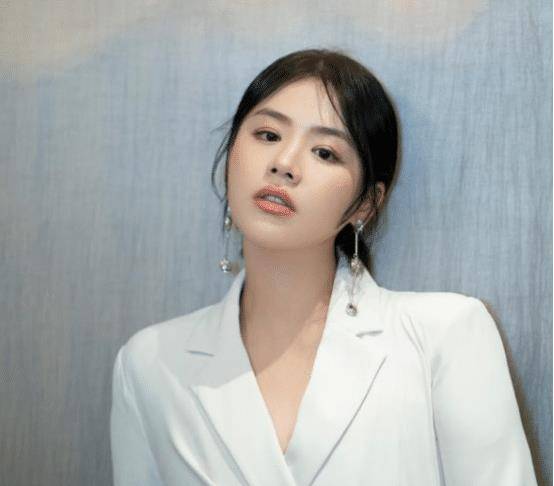 马思纯走出来了,和张瑶杨紫变成好朋友,坦然面对变胖的吐槽_明星_方面