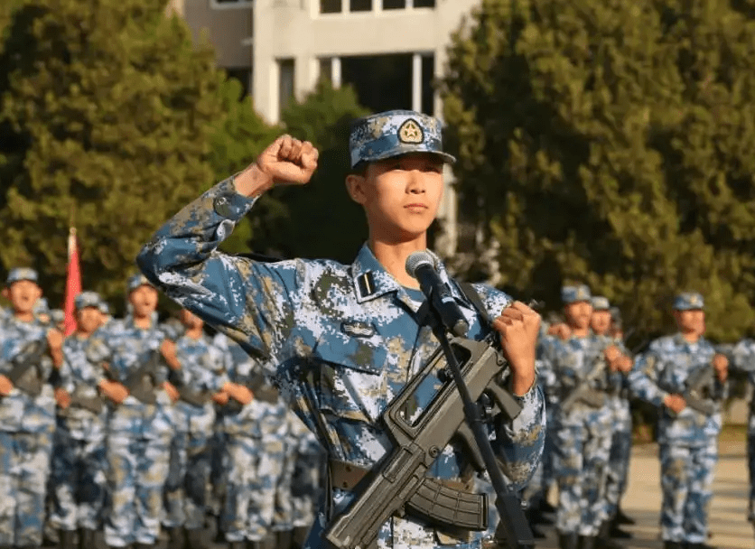 山東學生考上空軍軍醫大學,家長喜不自勝,沒想到卻被親戚群嘲_軍校