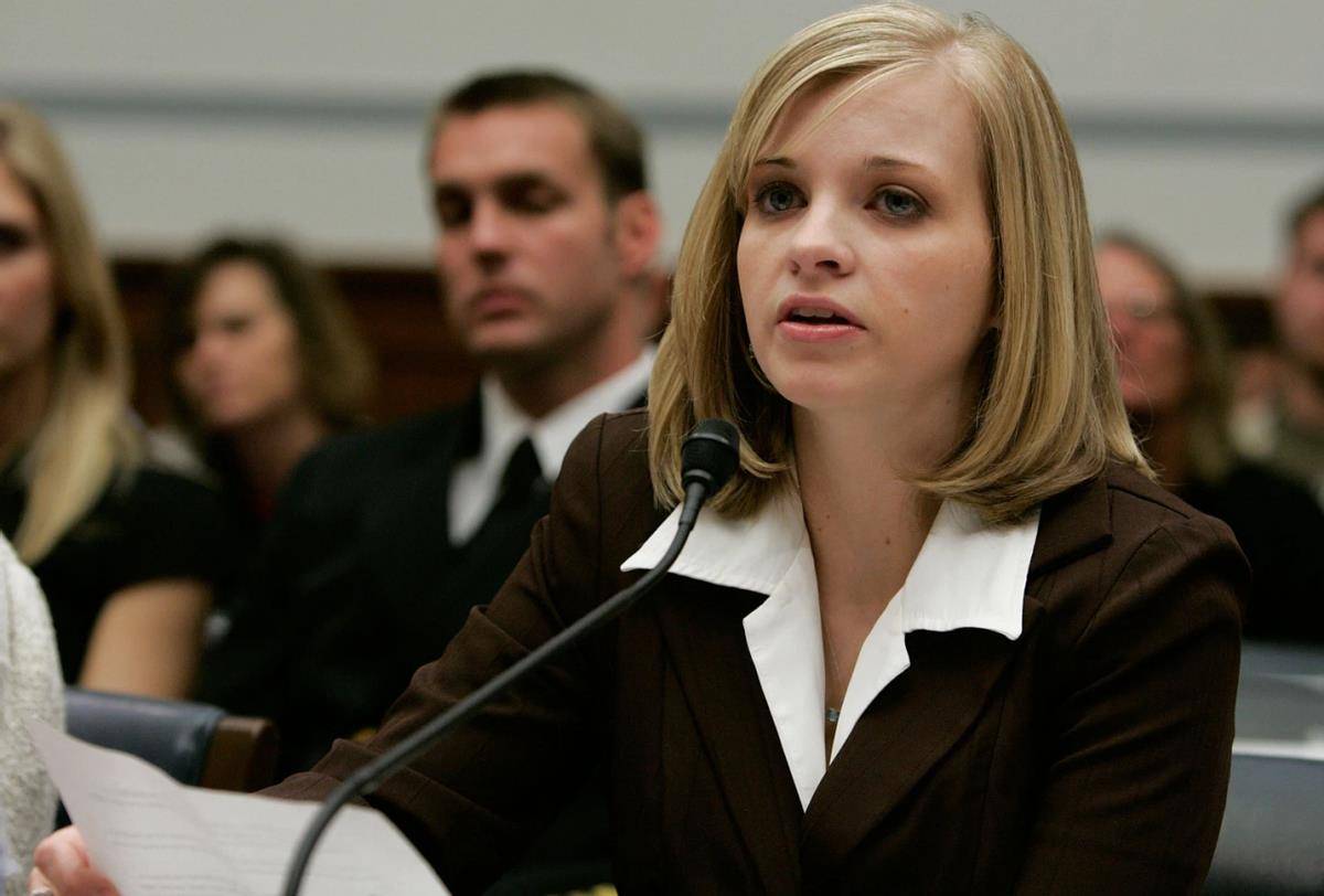 四年后勇敢说出真相,却被白宫当成叛徒_杰西卡·林奇_男人_伊拉克