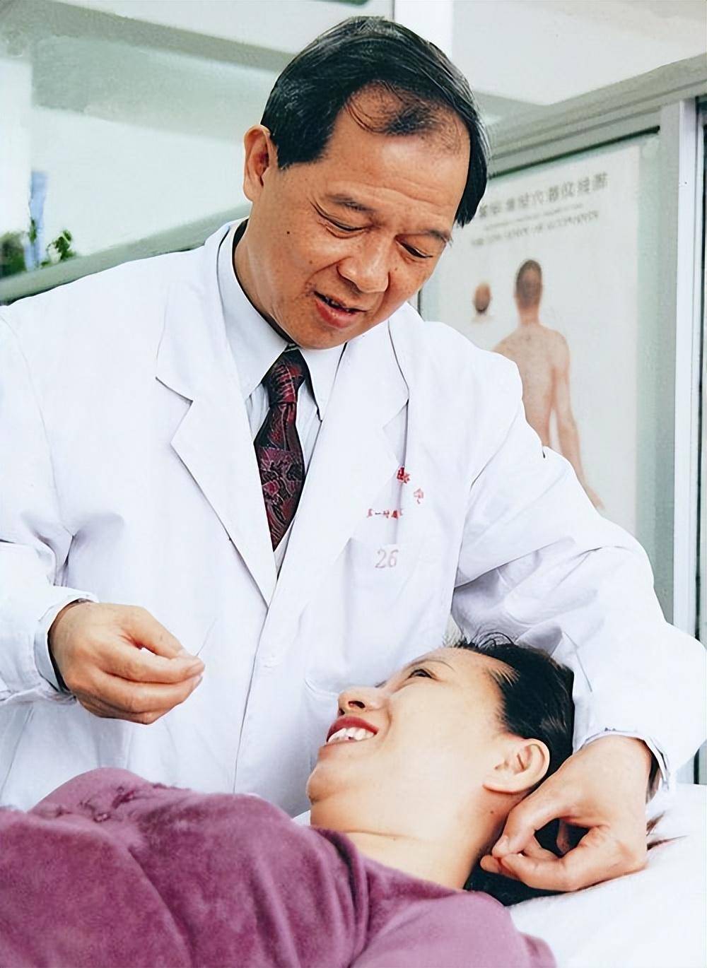 全国名中医黄鼎坚:首批"桂派中医大师",善用针灸破解疑难杂症_大石