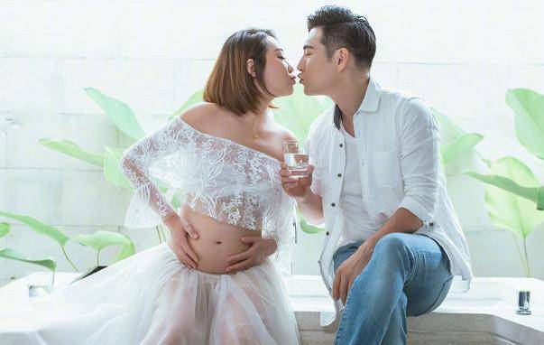 32岁才开始走红,和妻子公布恋情惹非议,如今39岁喜得女_严屹宽_杜若溪