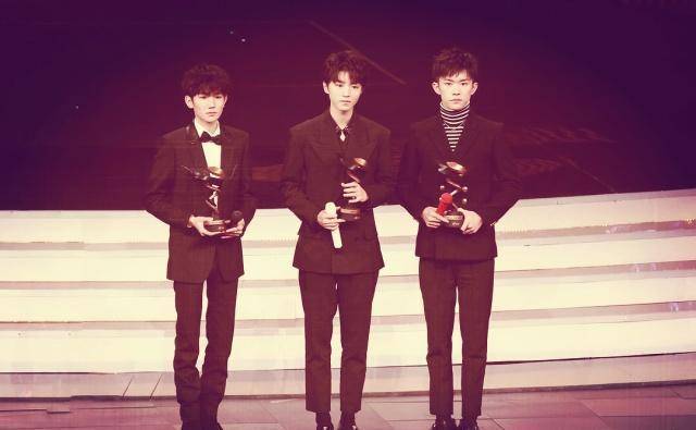 《王牌对王牌》首播亮点多,关晓彤主持获赞,王源却成吐槽对象!