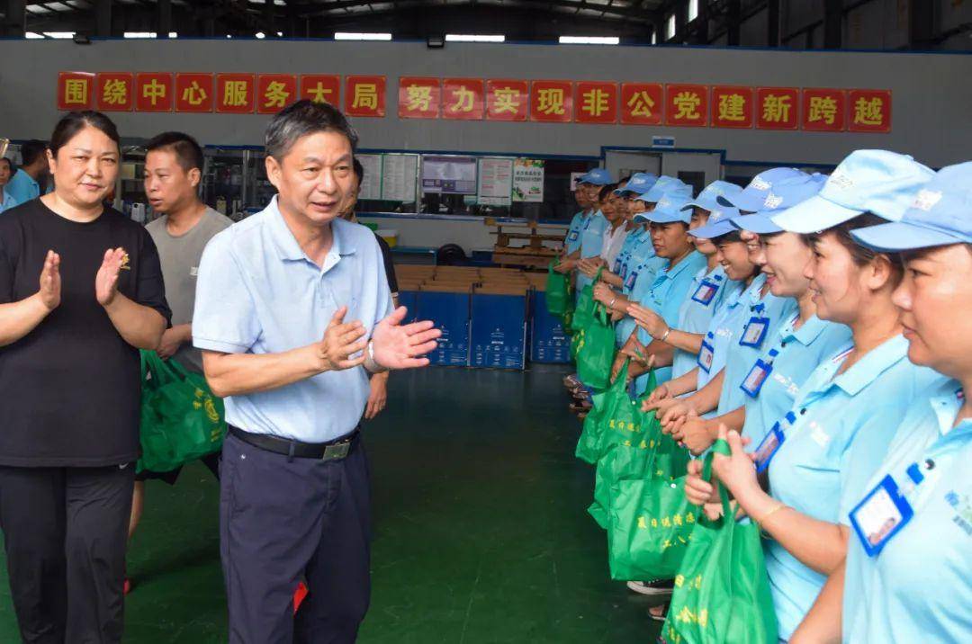 贵溪市委副书记黄建军一行领导走访慰问公司一线职工_生产_工作_高温