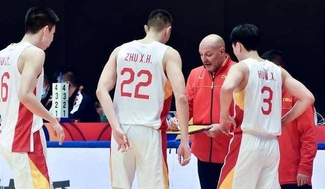 中國男籃官宣挑戰三大強隊，李凱爾發文激勵