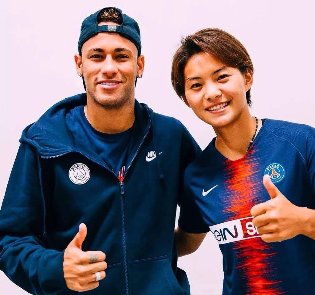 里皮谈我们女足:唯有她,闪耀世界足坛的璀璨之星!_王霜_巨星_传球