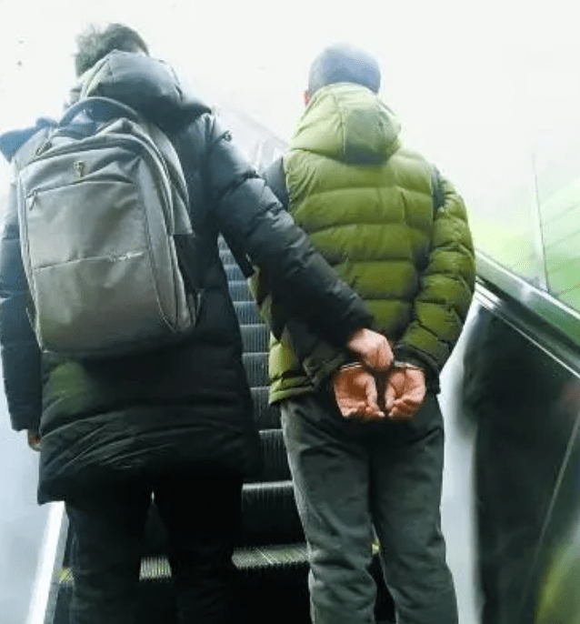 地铁惊险篇章:北京4号线亲历警察抓小偷记_同志_便衣_小时候