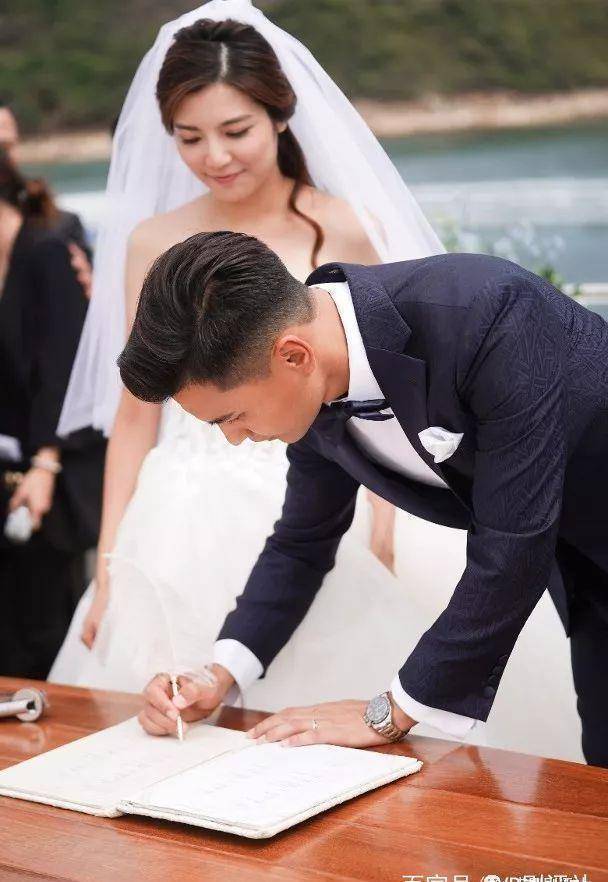 tvb视帝陈展鹏今日结婚 大搞海上浪漫婚礼 现场深吻新娘_单文柔_pang