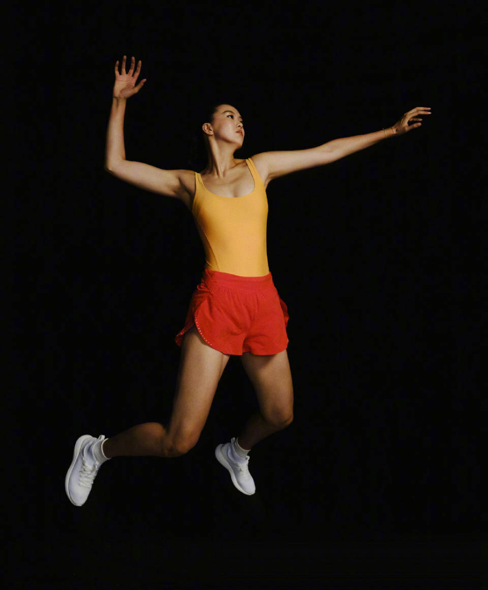 张常宁登上vogue金九刊内页,为排球项目代言!_体育_贺聪_碰撞