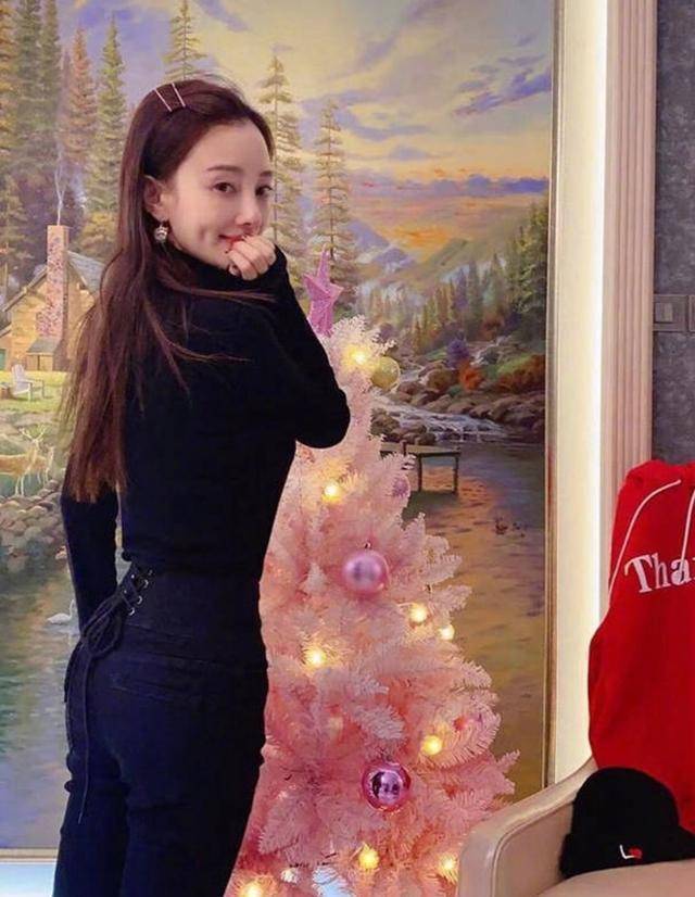 pgone与新女友多张合照曝光新恋情?知情人:只是工作关系!