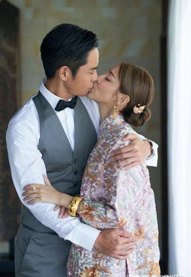 48岁郑嘉颖与27岁女友陈凯琳巴厘岛结婚 婚礼现场很感人