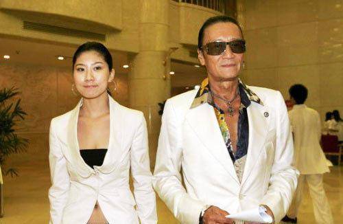 83岁谢贤带小49岁女友现身高级餐厅,酒足饭饱后回豪宅,共度良宵_coco