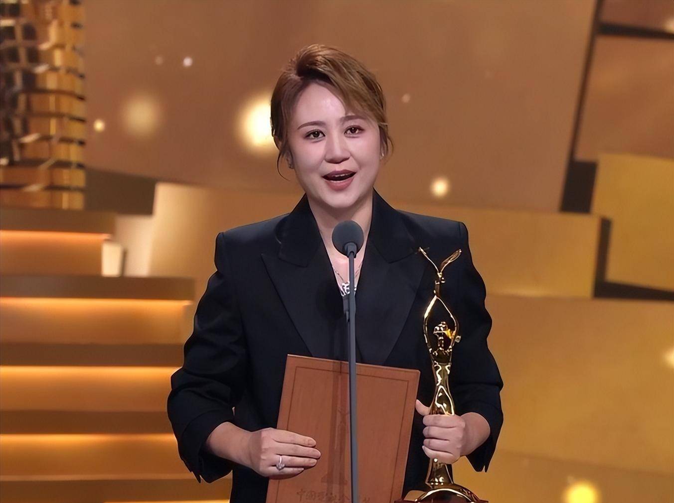 金鹰奖闭幕:42岁殷桃16年后二度封后,39岁雷佳音拿视帝,被批评_王珞丹