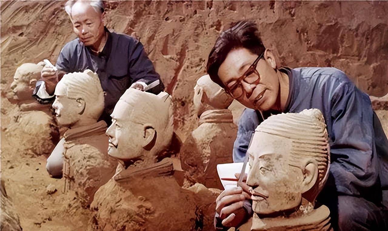上世纪七十年代初期,陕西的农民在偶然之下发现了秦兵马俑,后经重重上