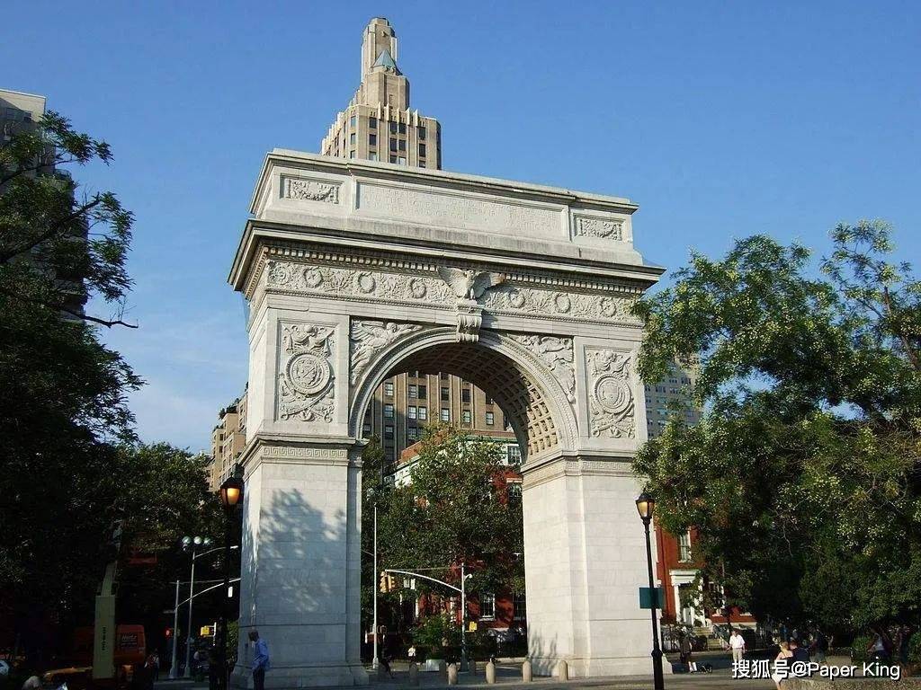 大学由18个学院和研究所组成,大部分的校舍集中于曼哈顿和布鲁克林下