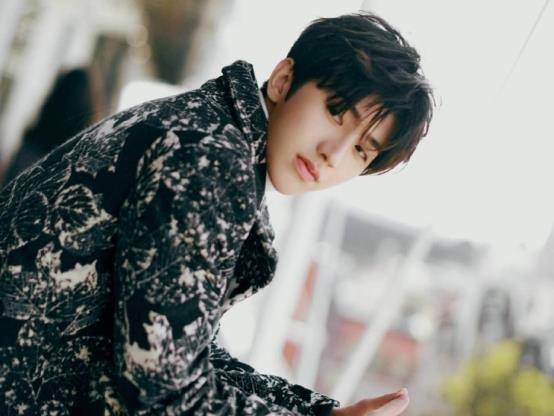 蔡徐坤努力又暖心,他很有同理心,同时也很体贴温柔!_视频_朋友_同学