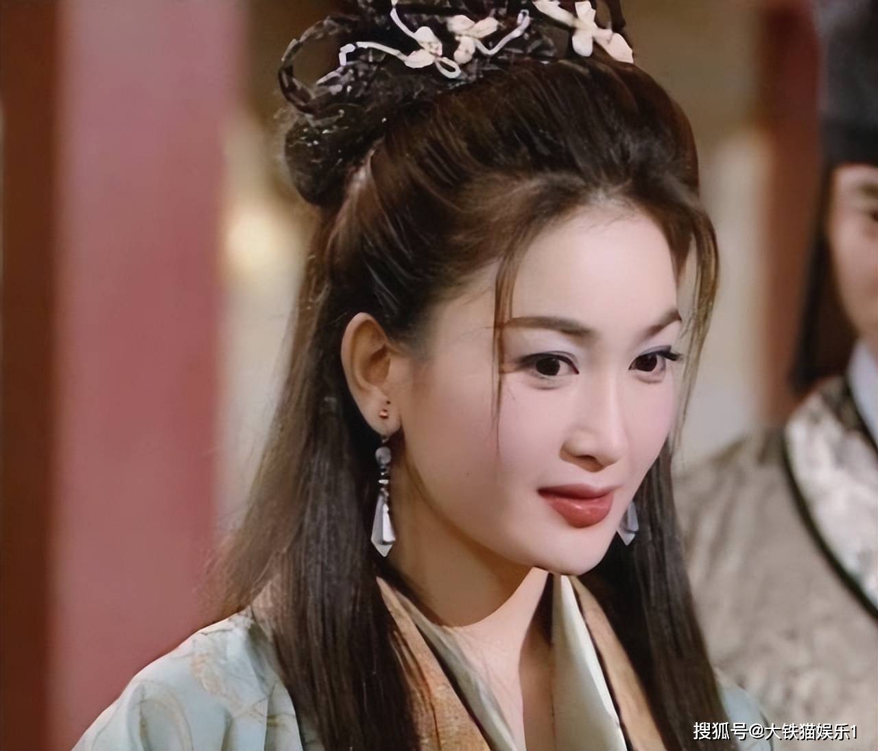 妩媚的温碧霞没用暴露的衣衫就演出了一版风情入骨的妲己,一战封神