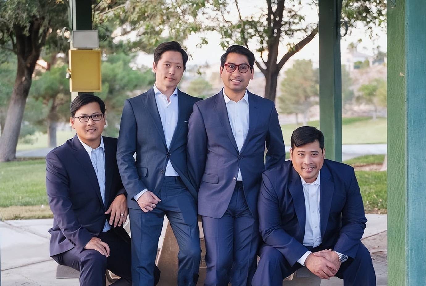 泰国三王子归国,与二王子同框出镜,跪拜拉玛四世,五官一言难尽_aon