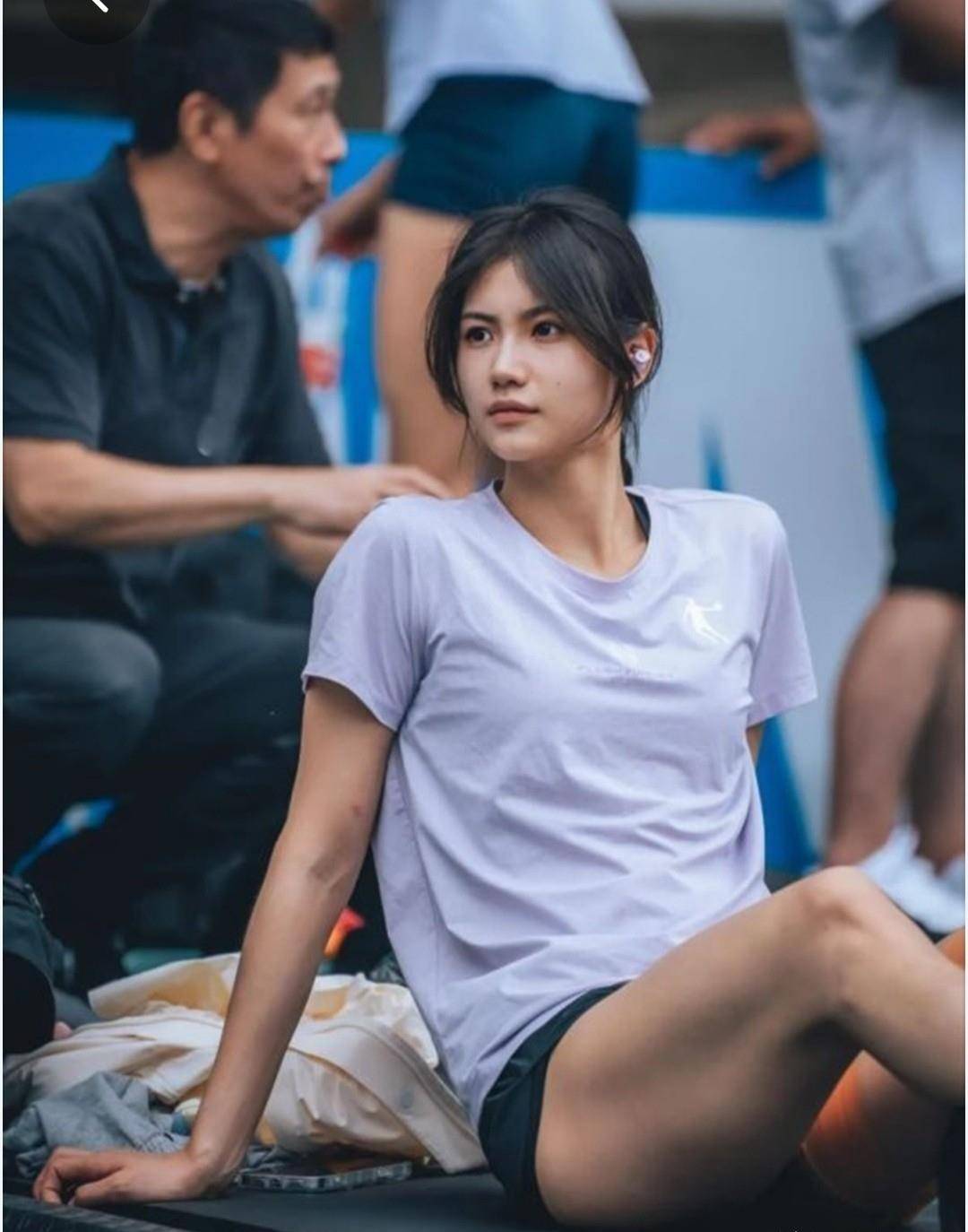 超燃颜值加劲爆跨栏美感十足,师从孙海平,夏思凝有望成女版刘翔_青春