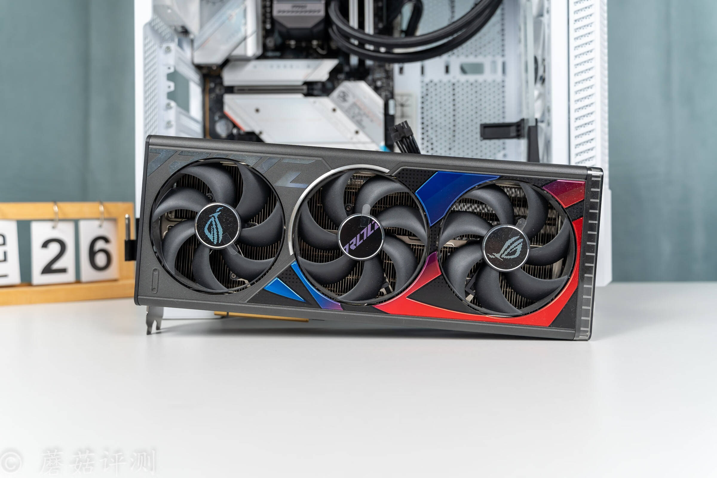 4090显卡中的独一档,华硕rog玩家国度rtx4090猛禽显卡 评测_散热_部分