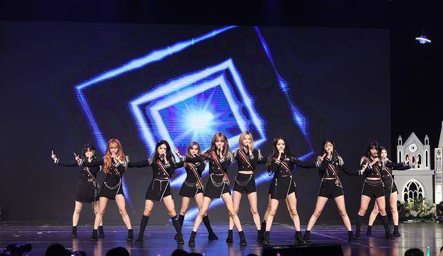 在snh48的8年,她们各方面的能力都提高不少,也是