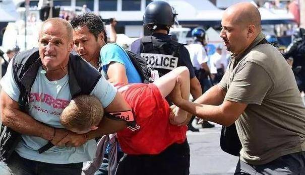 英国欧洲杯结束后陷入"疯狂状态",当街打人性侵女路人_比赛_意大利