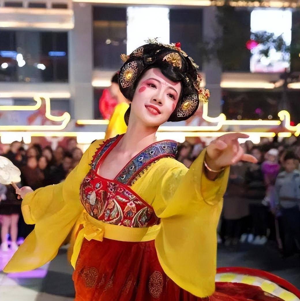 从那以后,皮卡晨就很少再表演了,家庭和孩子都是她