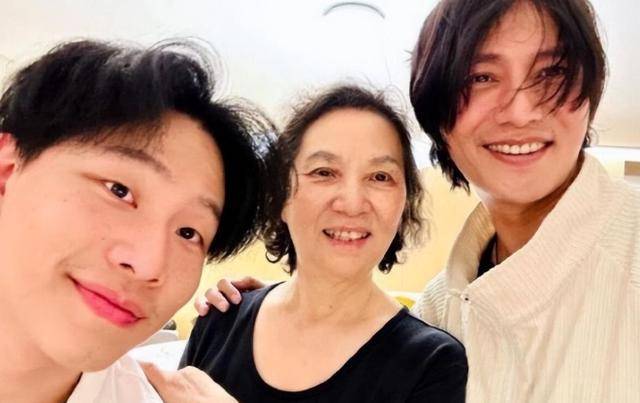 曝周迅和陈坤8月8日已在西藏领证结婚,女方情史关系复杂让人咂舌