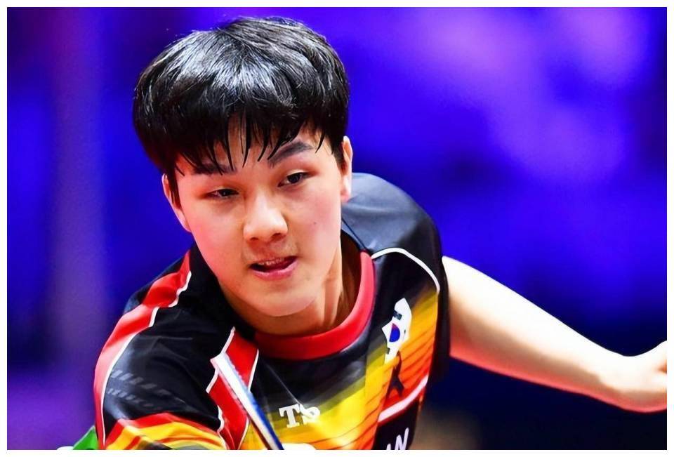 男双半决赛,曹大成/李相洙以3-0击败队友曹承民/吴俊,第三轮比分是11