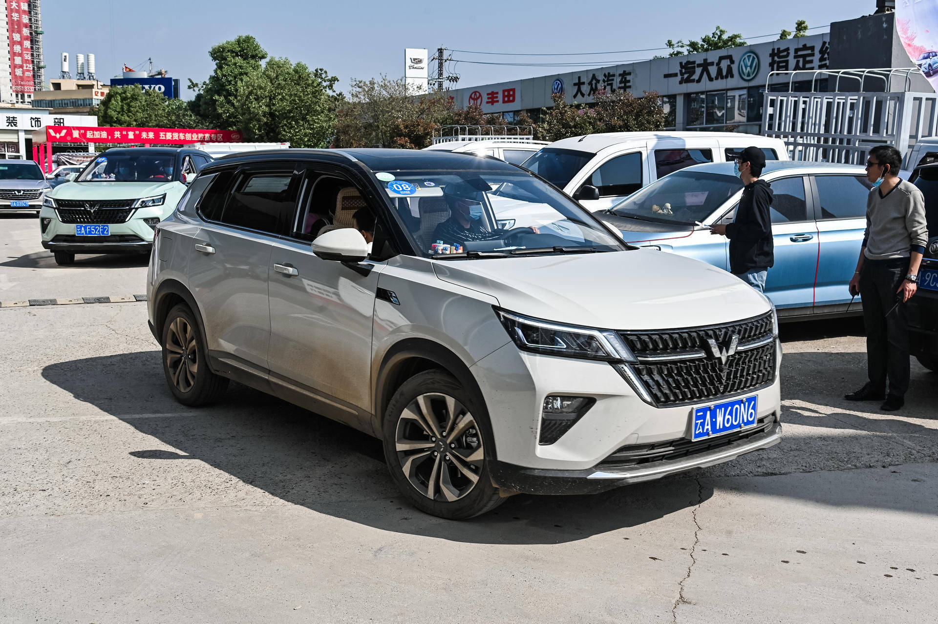 五菱星辰suv2021小路虎图片