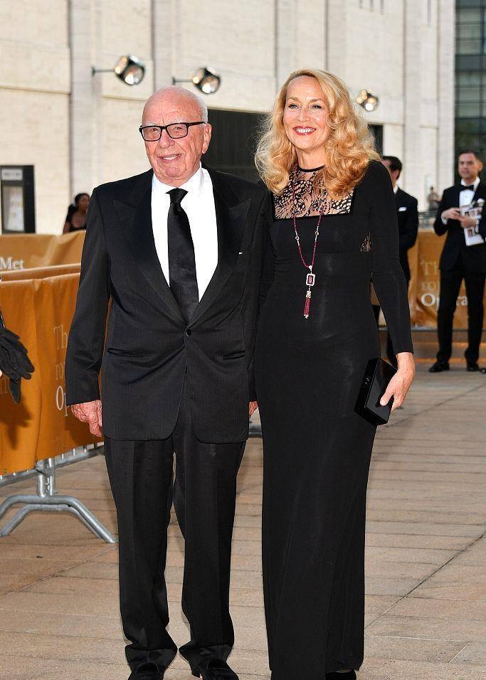 又恋爱了,与66岁分子生物学家海边度假_邓文迪_女儿_埃琳娜·朱可娃