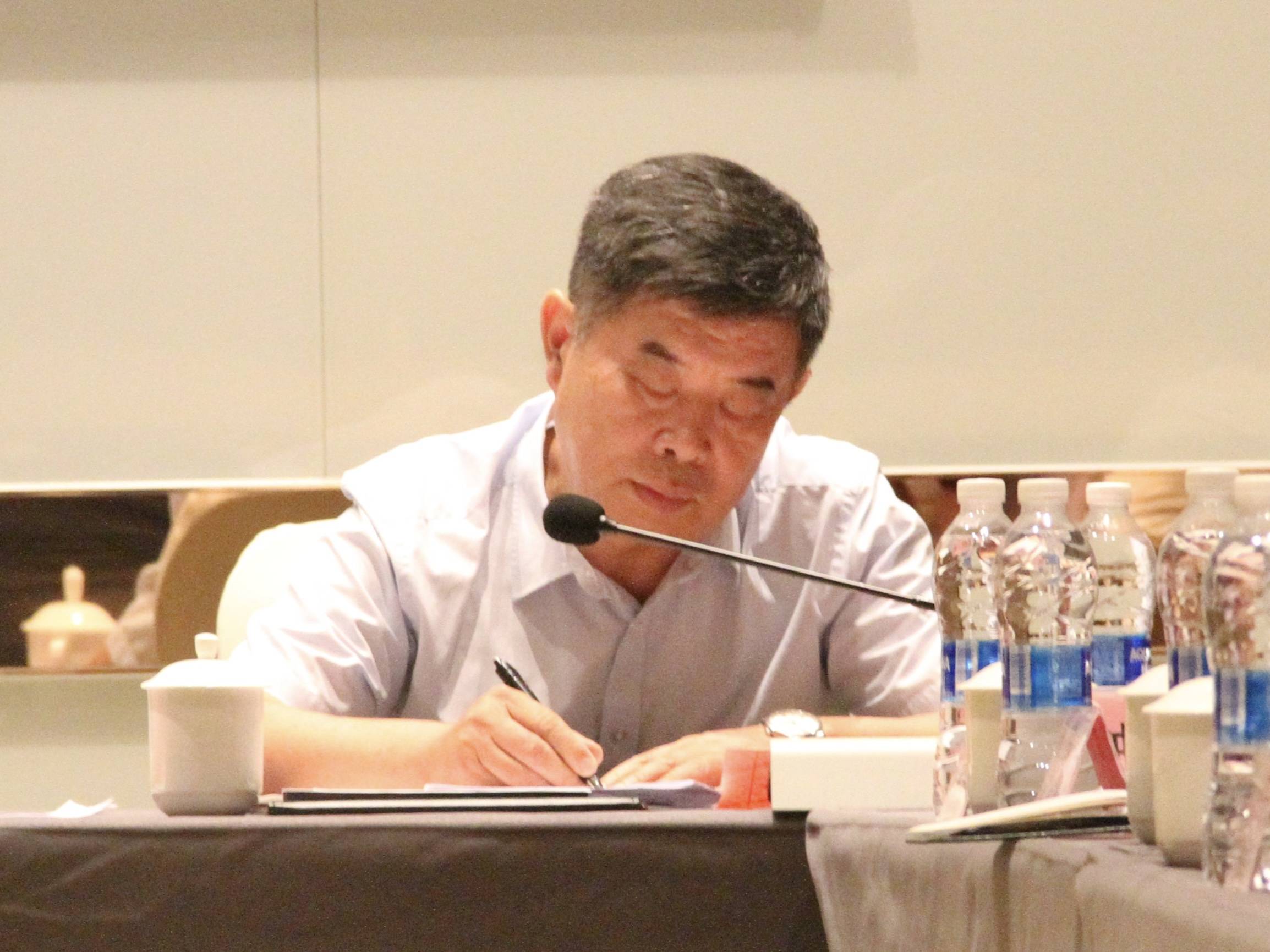 福州市慈善总会会长陈春光,福清市政府副市长王言霖参加会议并讲话.