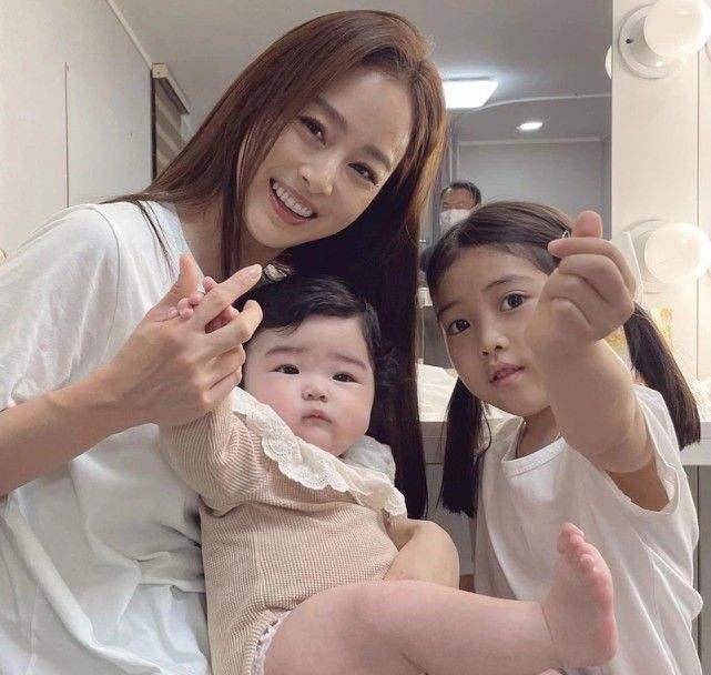 金泰熙和rain相爱10年,育有两个女儿,他们为什么如此的相爱?