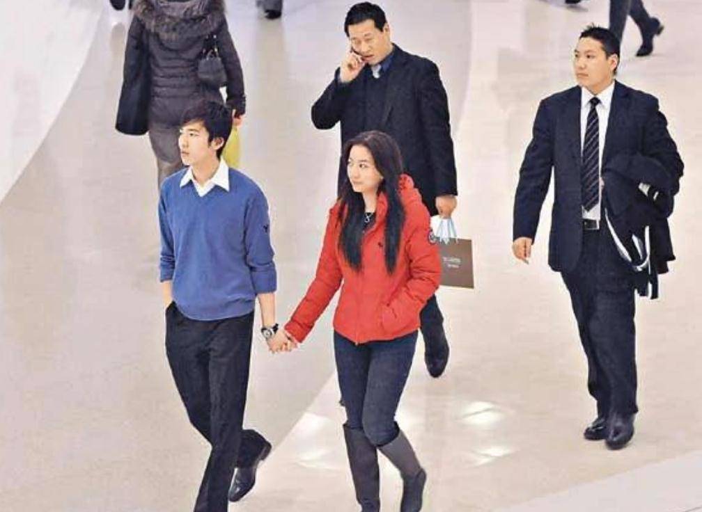 模特嫁入百亿豪门,3年生3娃掌握继承权_蔡加赞_汪母_母亲