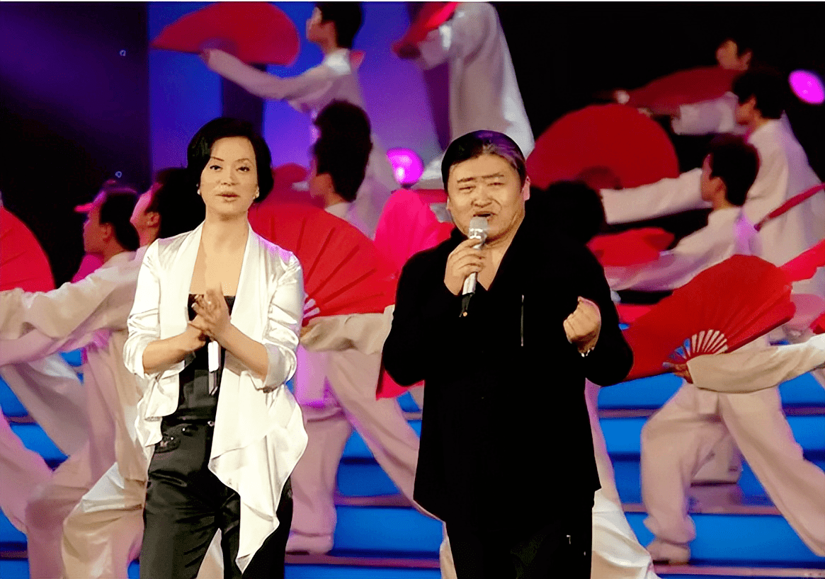 (毛阿敏与刘欢)毛阿敏1963年出生于上海,父母和哥哥都是普通工人.