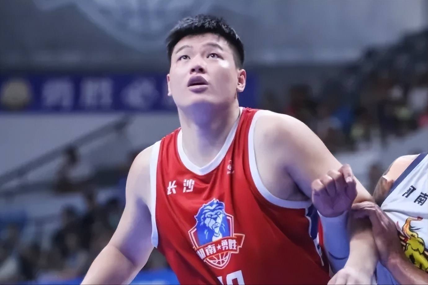 "小马哥" 马国栋:防守端卡位意识与篮板嗅觉上佳优秀的护框手_内线