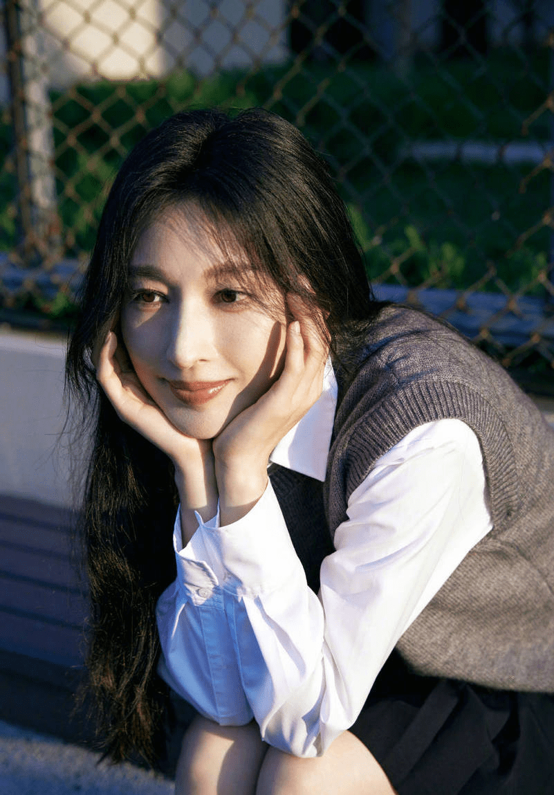 张俪清新校园造型:清纯学姐的女友感_照片_气质_女性