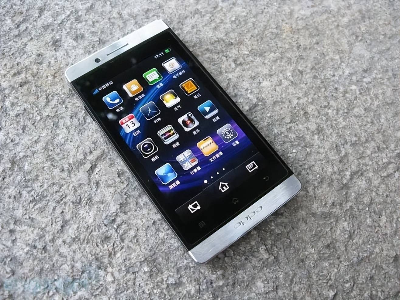 使其在一众拍照手机脱颖而出;之后oppo又推出了ulike2,其搭载的500万