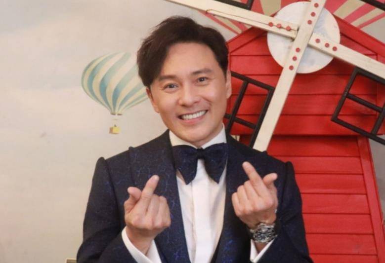 58岁曹永廉健康出问题!一再入院做手术,脚底长满啫喱瘤疼痛不已