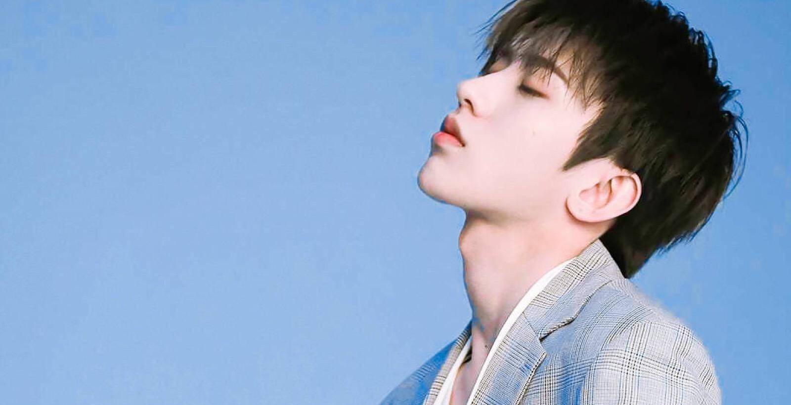 原创 蔡徐坤晒"非主流"自拍,锁骨能装硬币,却输在暗暗泛红的痘印?