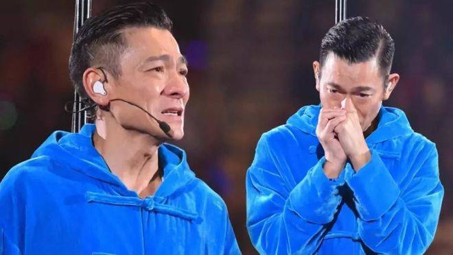 62岁张学友演唱会摔倒引热议:天王老了,但他还不服…_谭咏麟_刘德华