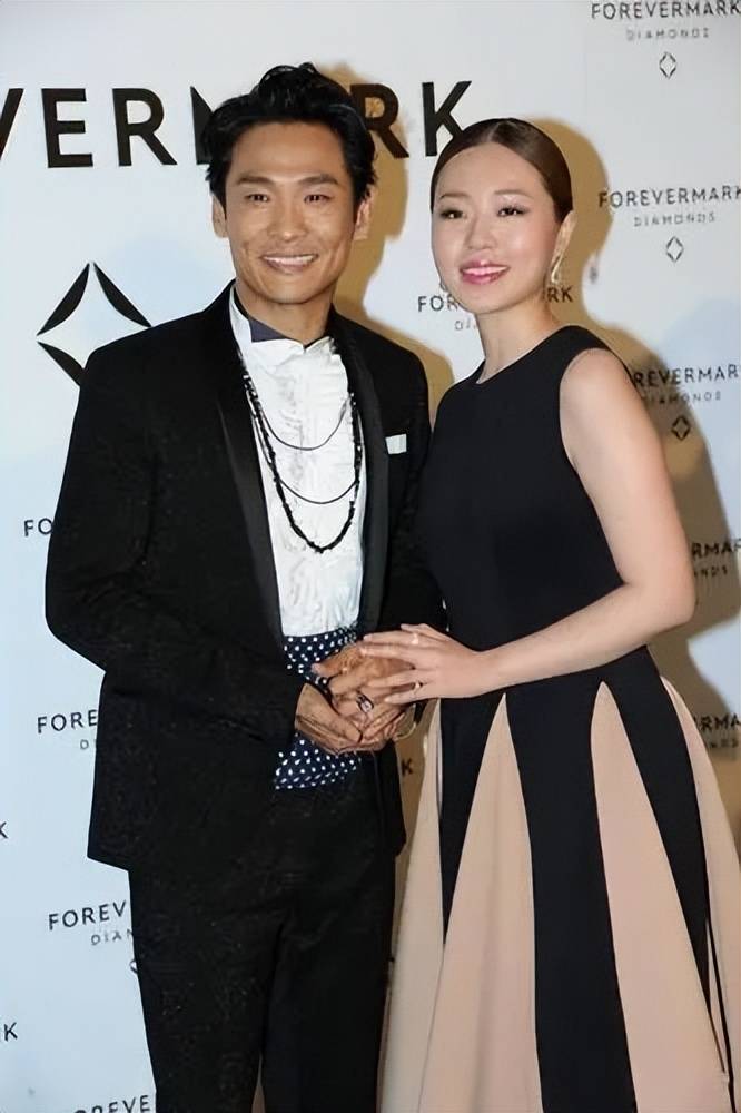 杜德伟妻子李晓冰,丈夫比母亲大一岁,婚后生一子,生活幸福甜蜜_年龄