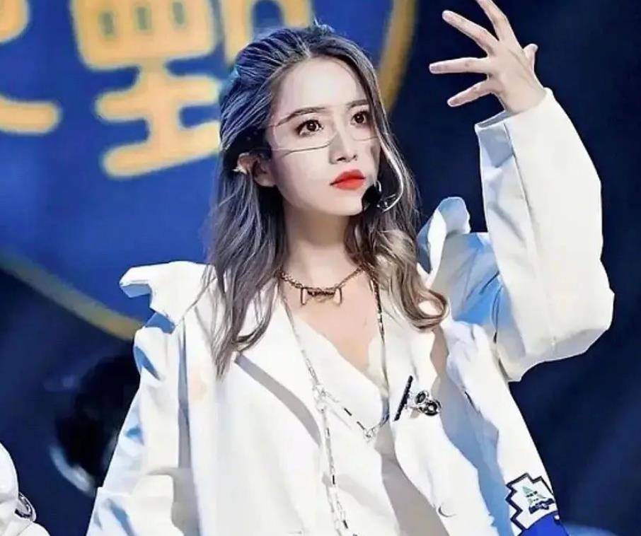 性转后的into1,刘宇变高冷校花,小九变清纯萝莉,ak的变化最大_女生