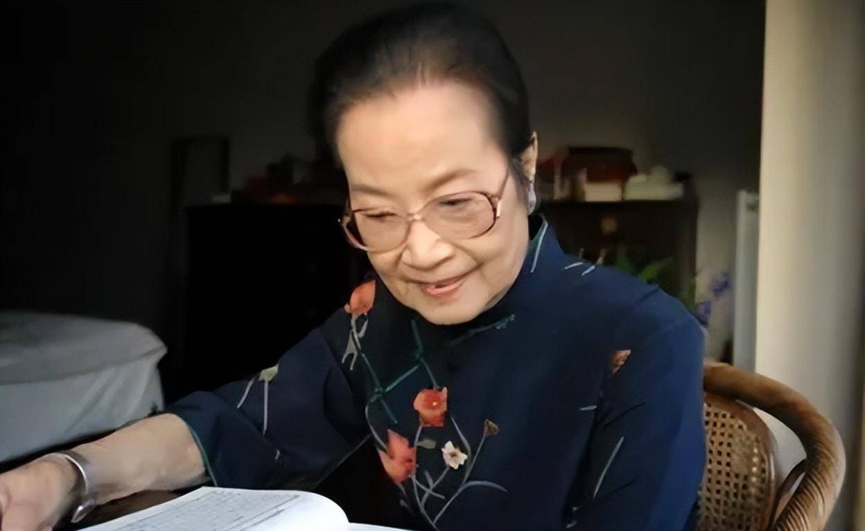 回忆起这些老师的课,叶曼先生仍然记得清楚,她说:"钱穆先生讲通史